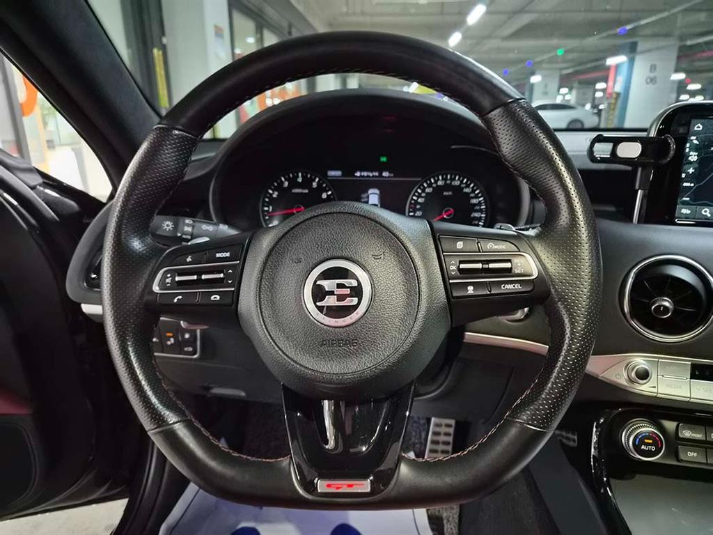 KIA Stinger - Vista 8