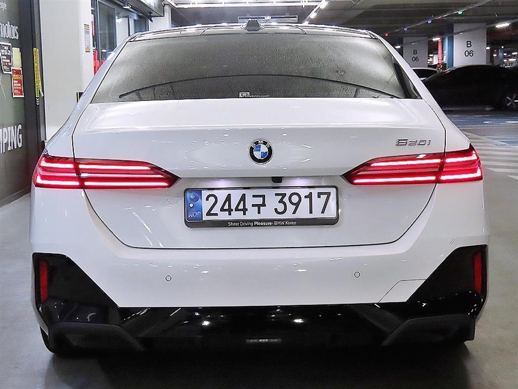 BMW 5 Series - Vista 5