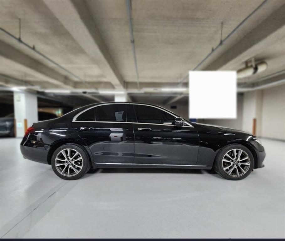 Mercedes Benz E class - Vista 4