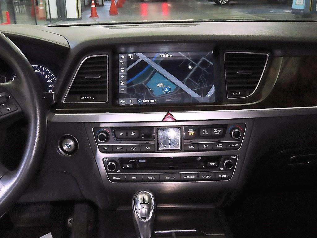 HYUNDAI Genesis - Vista 11