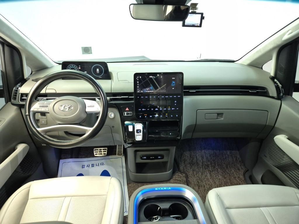 HYUNDAI Staria - Vista 6