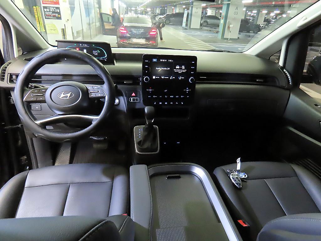 HYUNDAI Staria - Vista 10