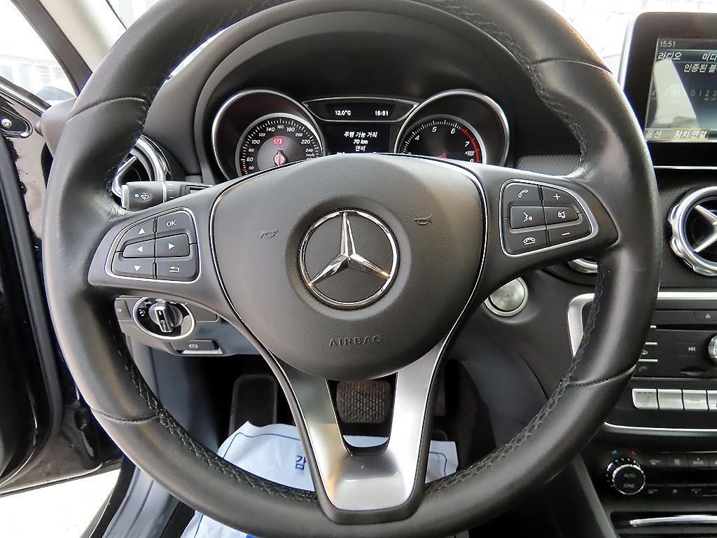 Mercedes Benz GLA Class - Vista 8
