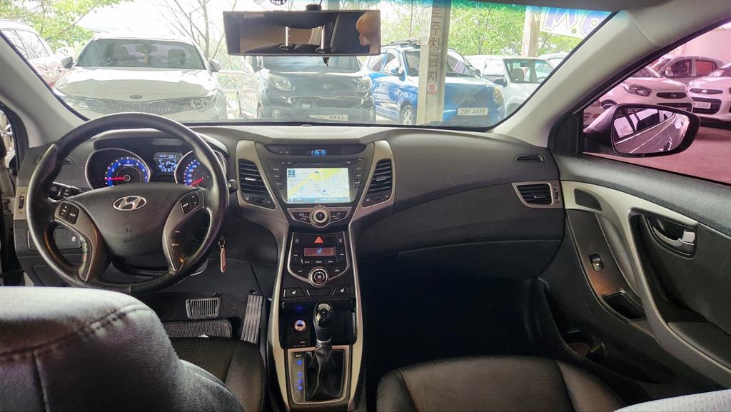 HYUNDAI Avante - Vista 5