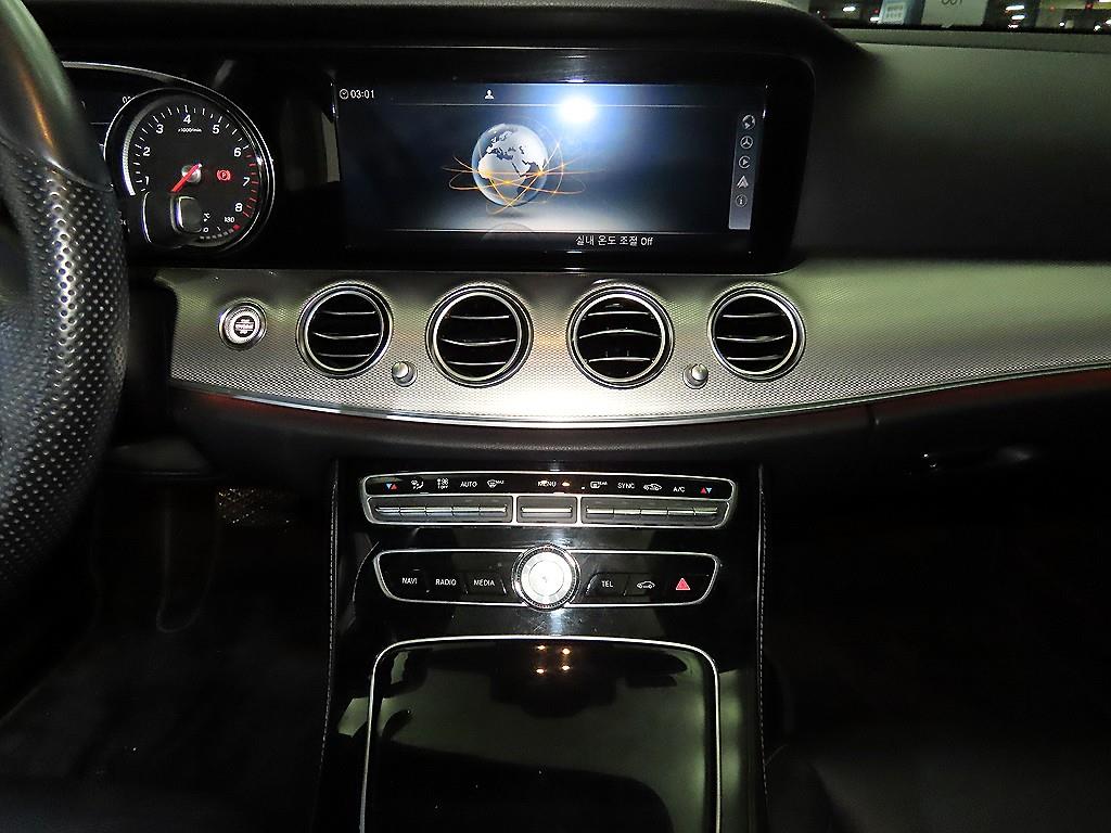 Mercedes Benz E class - Vista 11