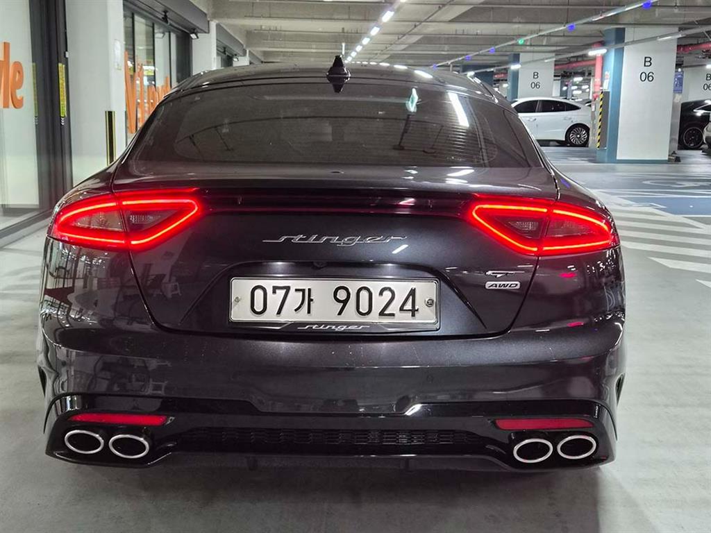 KIA Stinger - Vista 5