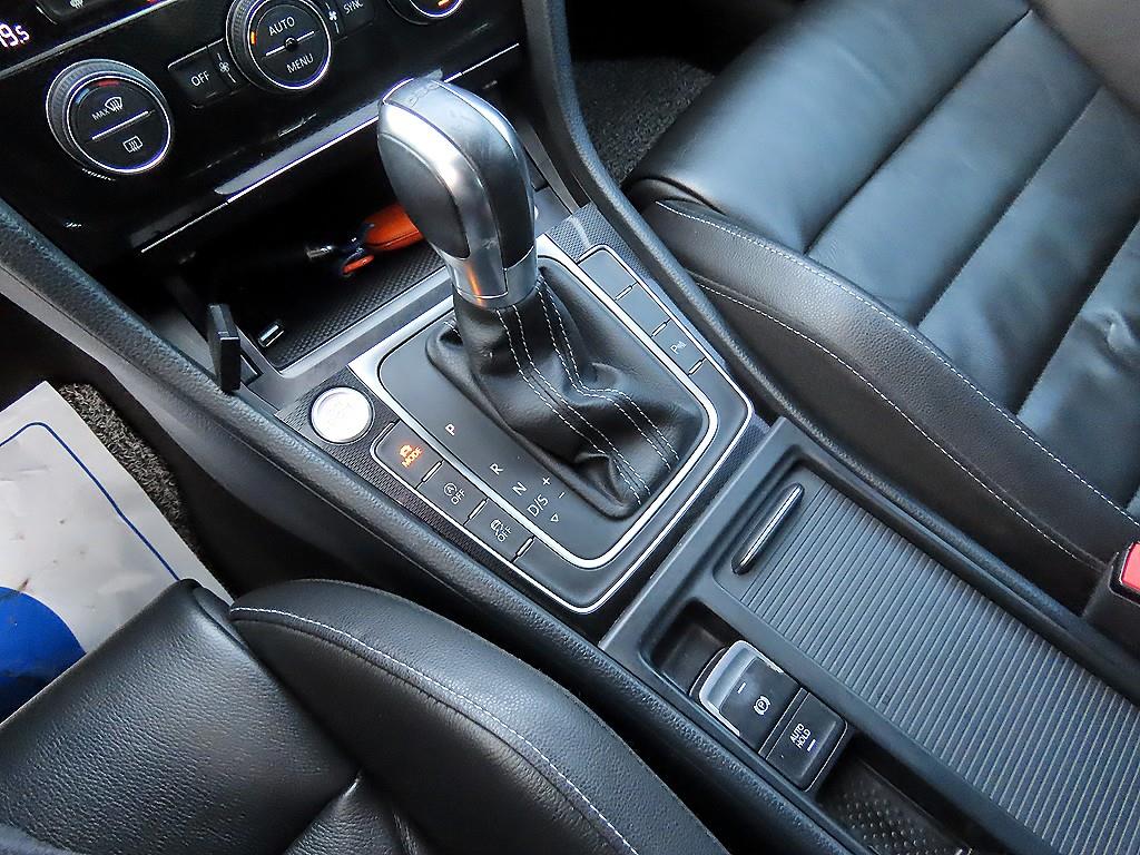 Volkswagen Golf - Vista 10