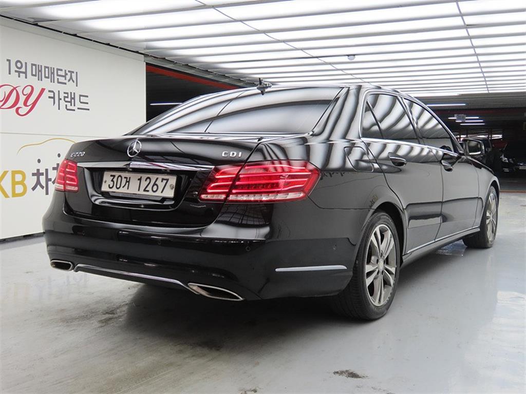 Mercedes Benz E class - Vista 4