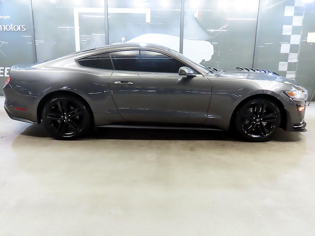 Ford Mustang - Vista 3