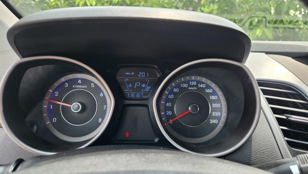 HYUNDAI Avante - Vista 6