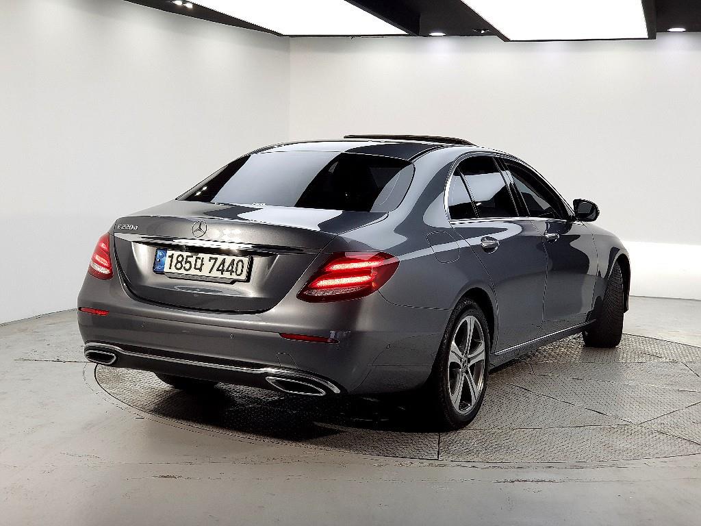 Mercedes Benz E class - Vista 4