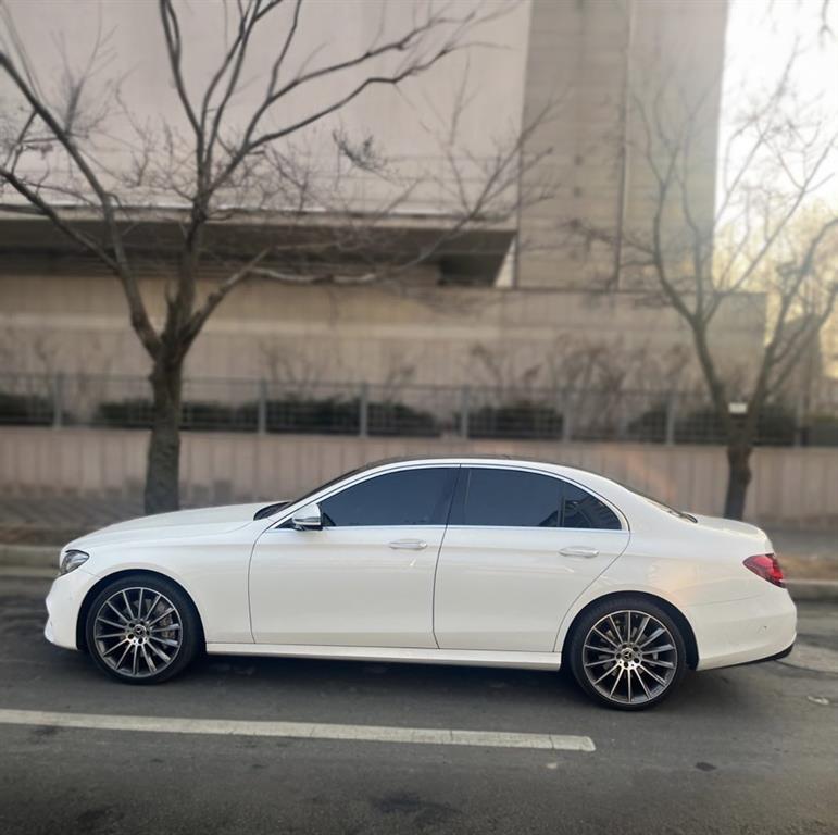 Mercedes Benz E class - Vista 3