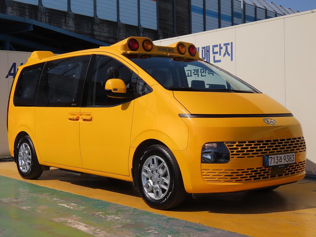 HYUNDAI Staria 2022 Amarillo - Importación desde Corea - HF Imports Iquique - Foto 1