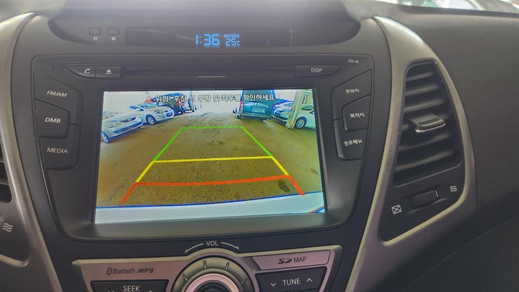 HYUNDAI Avante - Vista 9