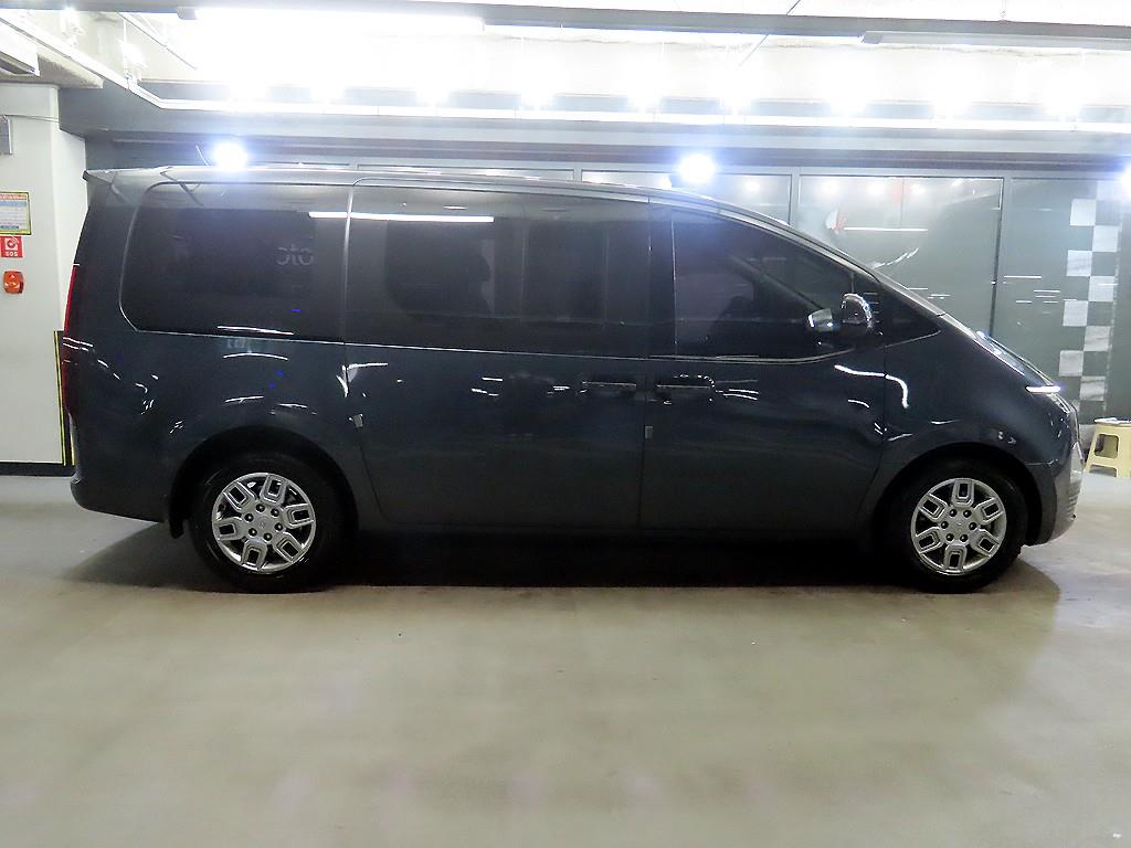 HYUNDAI Staria - Vista 3