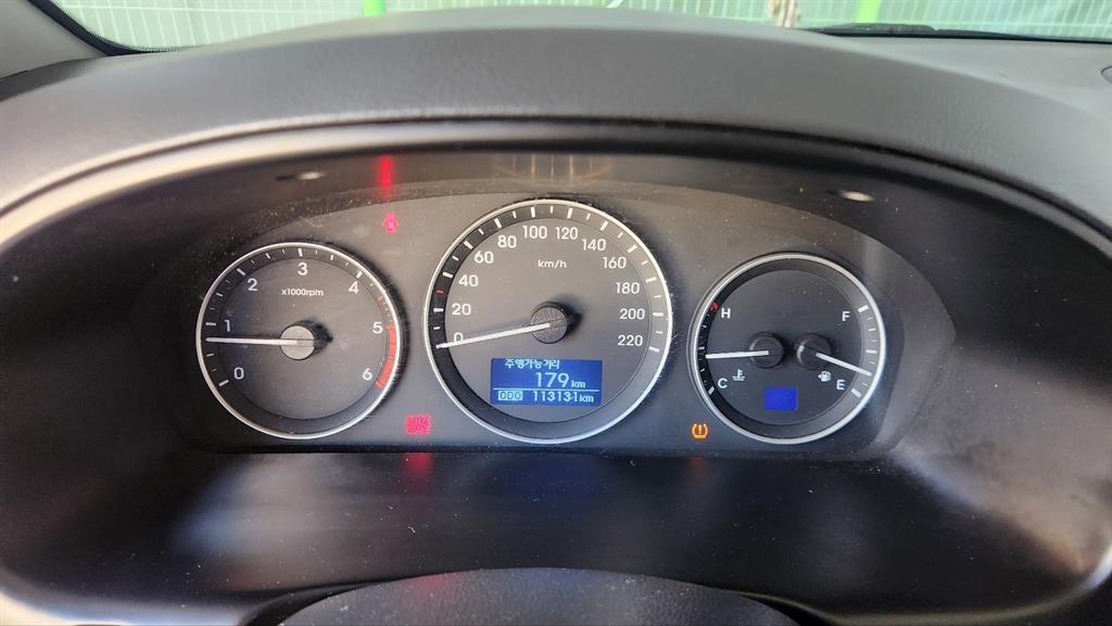 HYUNDAI Starex - Vista 5