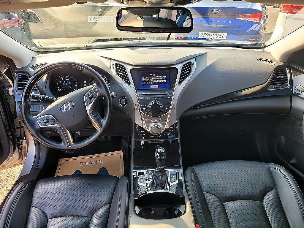 HYUNDAI Grandeur - Vista 5