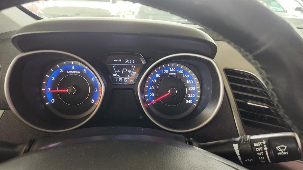 HYUNDAI Avante - Vista 7