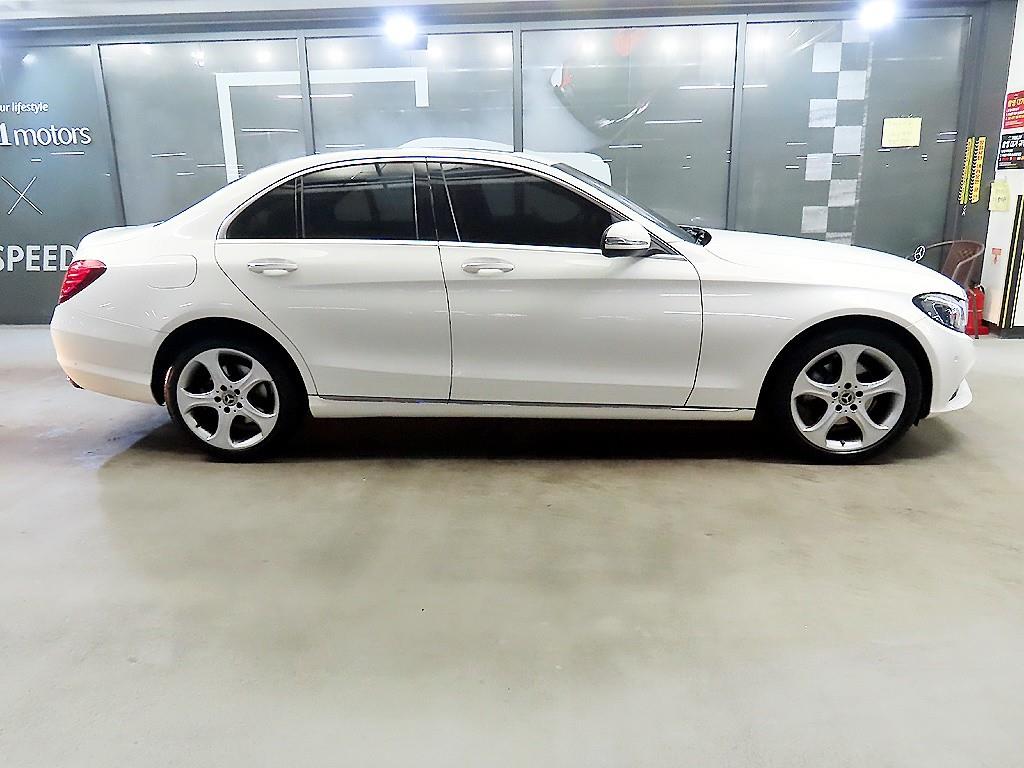 Mercedes Benz C Class - Vista 3