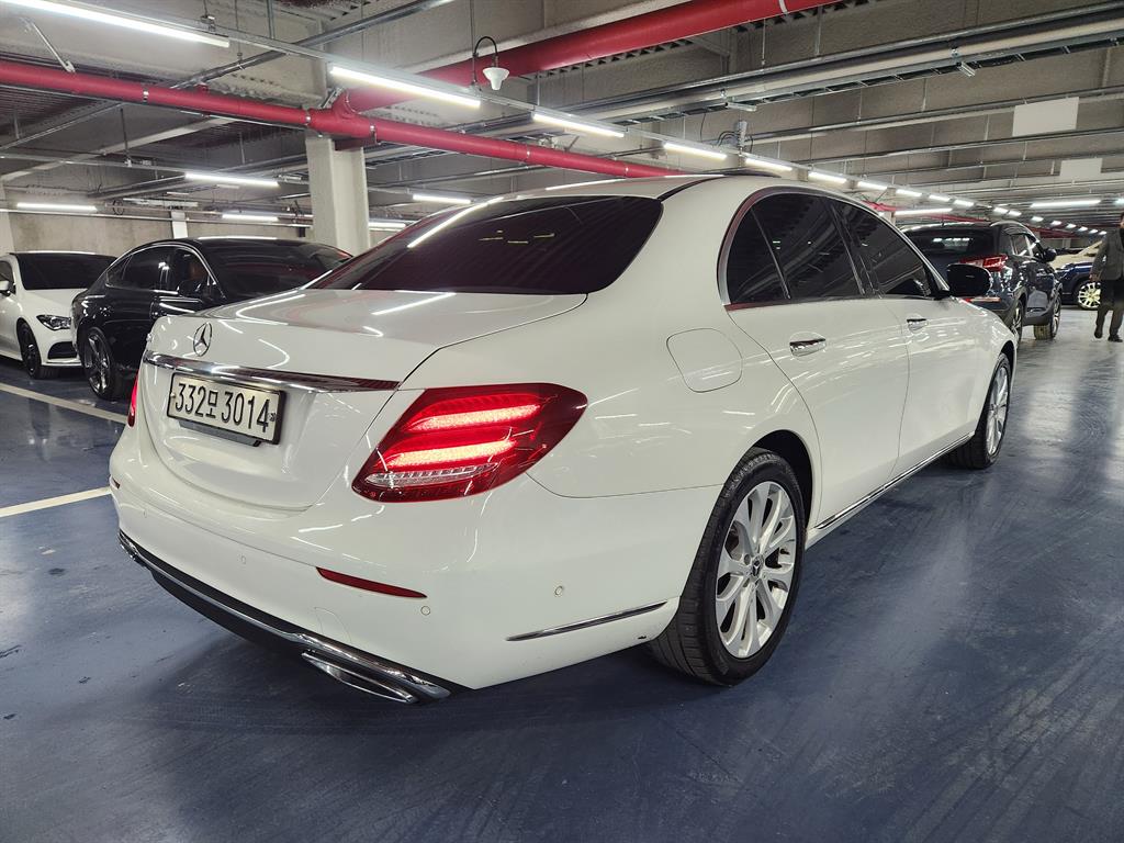 Mercedes Benz E class - Vista 6