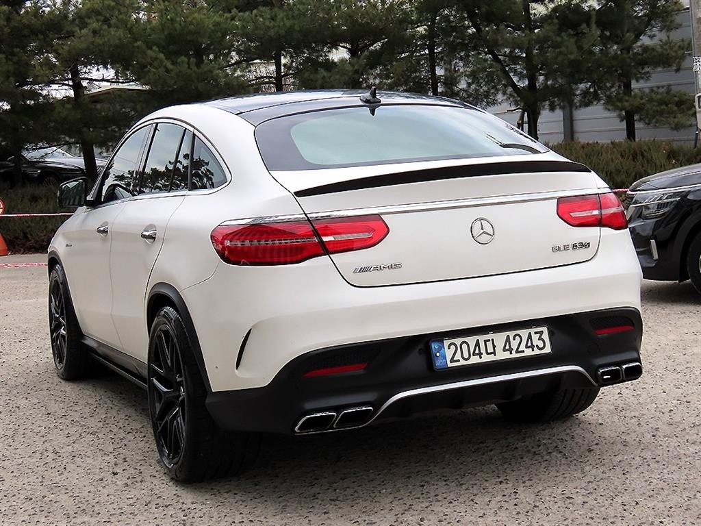 Mercedes Benz GLE Class - Vista 3