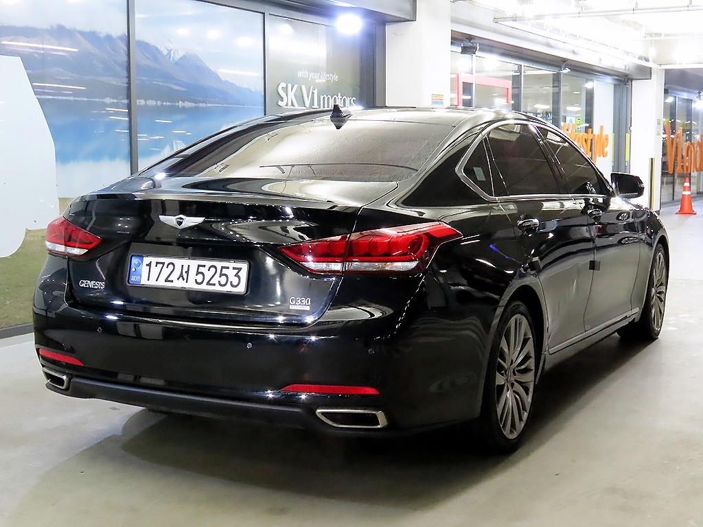 HYUNDAI Genesis - Vista 4