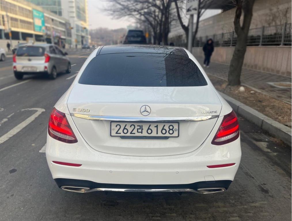 Mercedes Benz E class - Vista 2