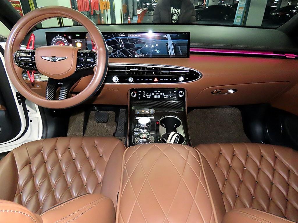 Genesis GV70 - Vista 10