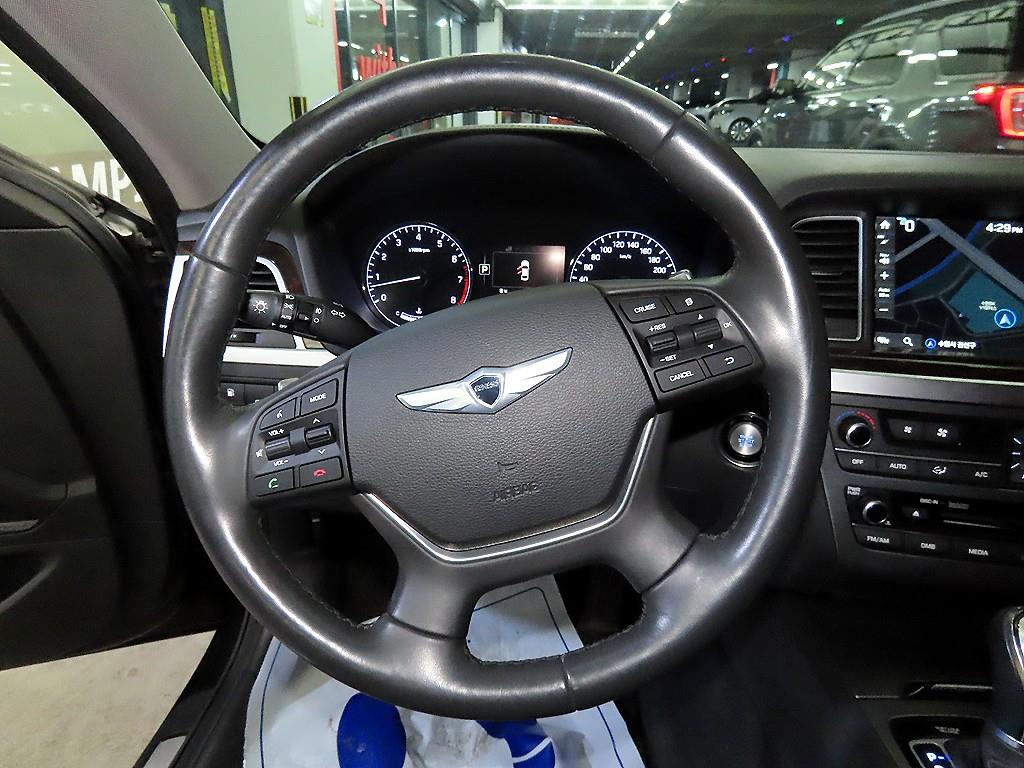 HYUNDAI Genesis - Vista 8