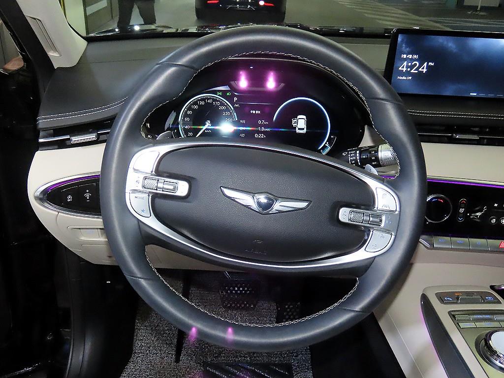 Genesis GV70 - Vista 8