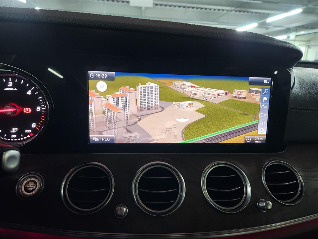 Mercedes Benz E class - Vista 8