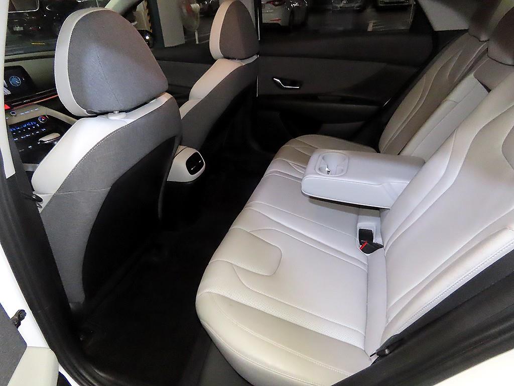 HYUNDAI Avante - Vista 7