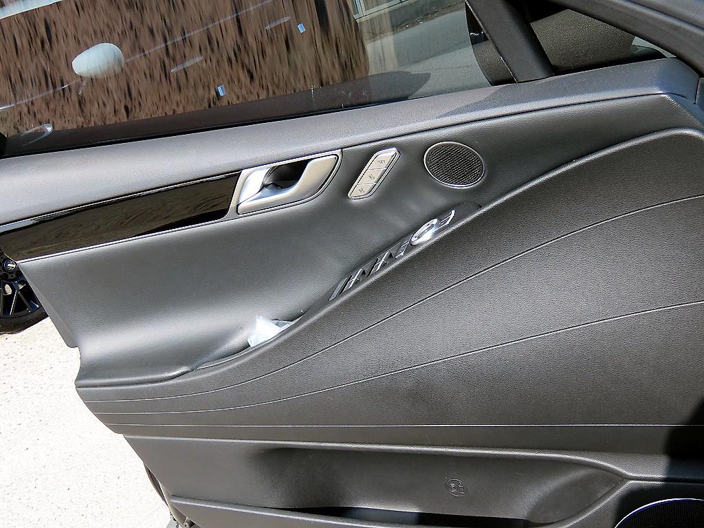 Genesis G80 - Vista 12