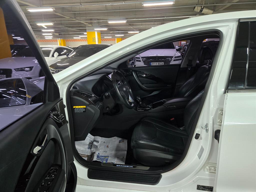 HYUNDAI Grandeur - Vista 11