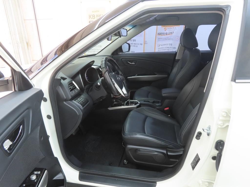 Ssangyong Tivoli - Vista 5