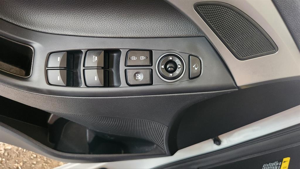 HYUNDAI Avante - Vista 11