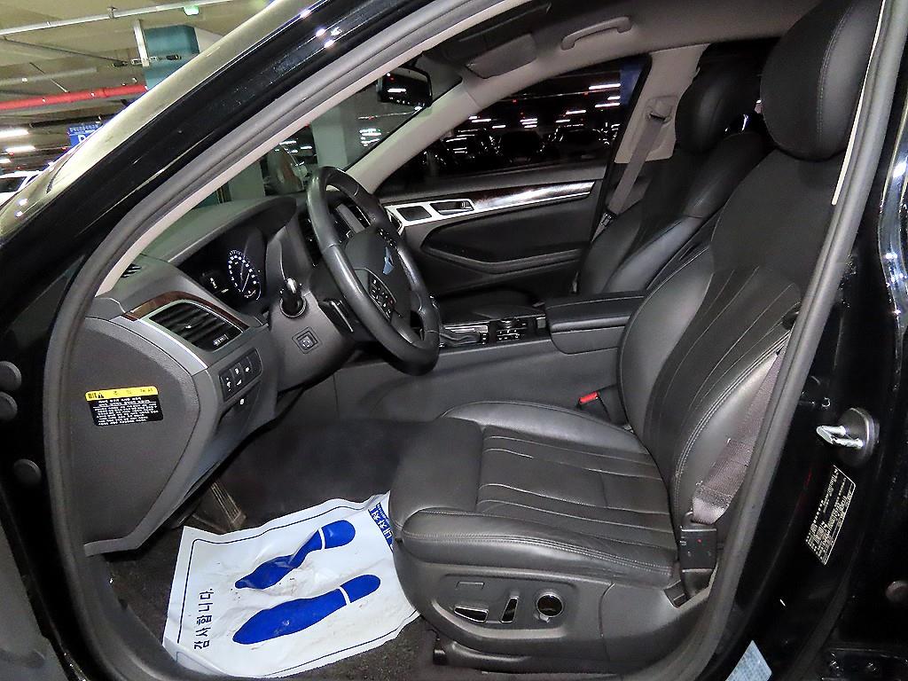 HYUNDAI Genesis - Vista 6