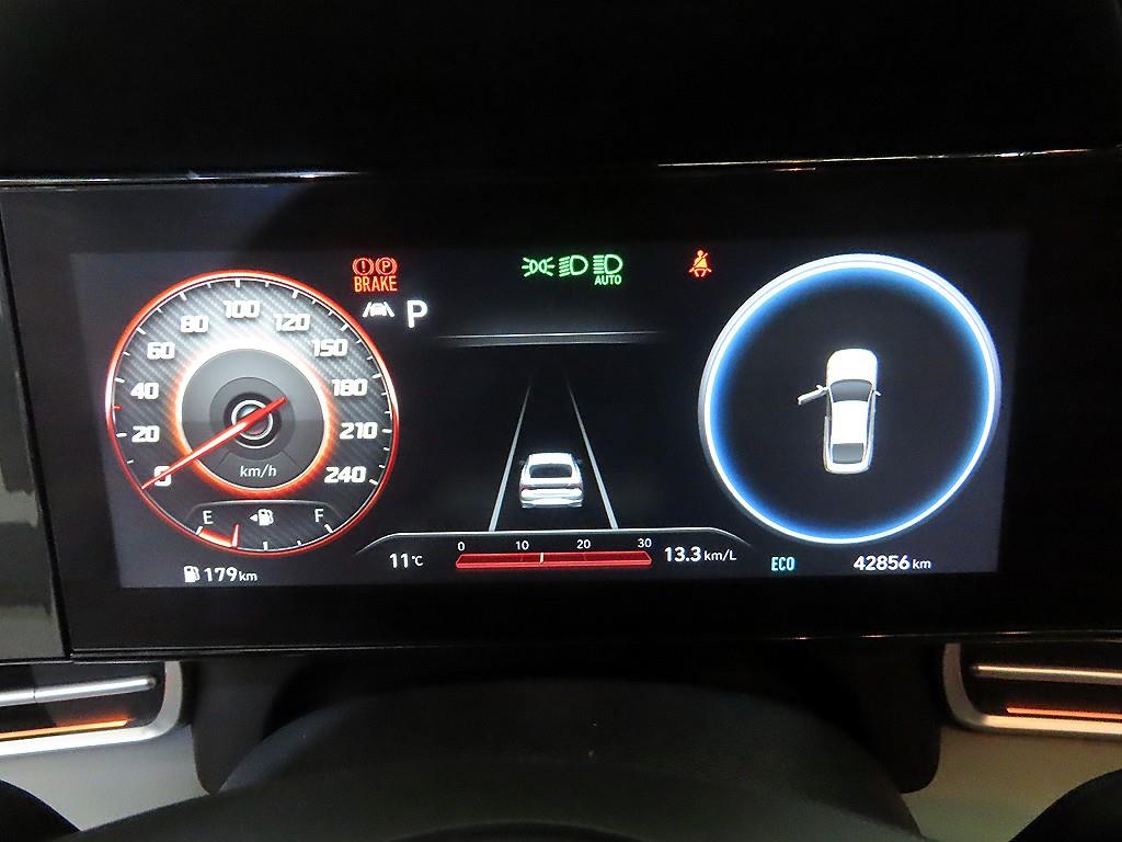 HYUNDAI Avante - Vista 9