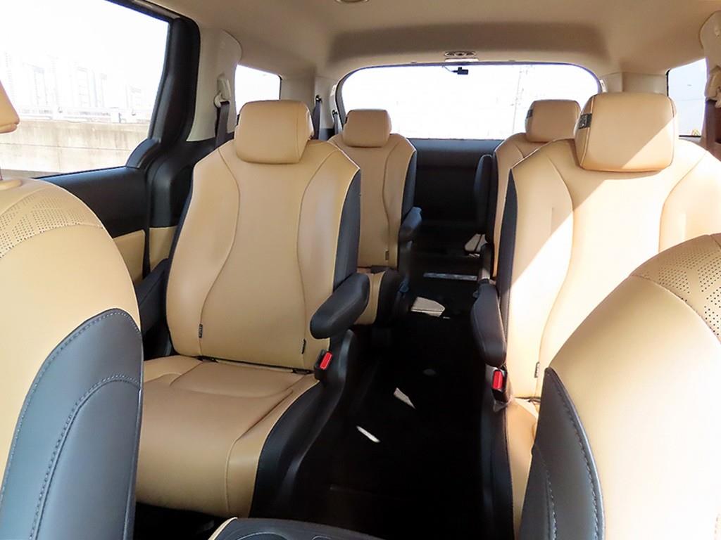 KIA Carnival - Vista 7