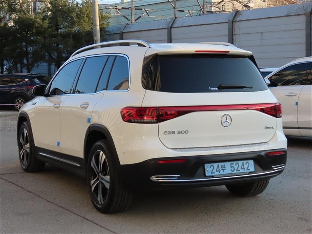 Mercedes Benz EQB - Vista 5