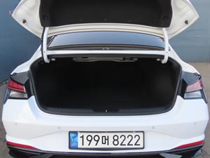 HYUNDAI Avante - Vista 10