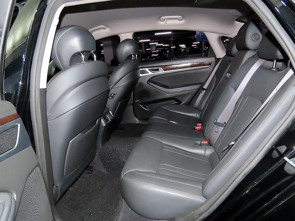 HYUNDAI Genesis - Vista 7