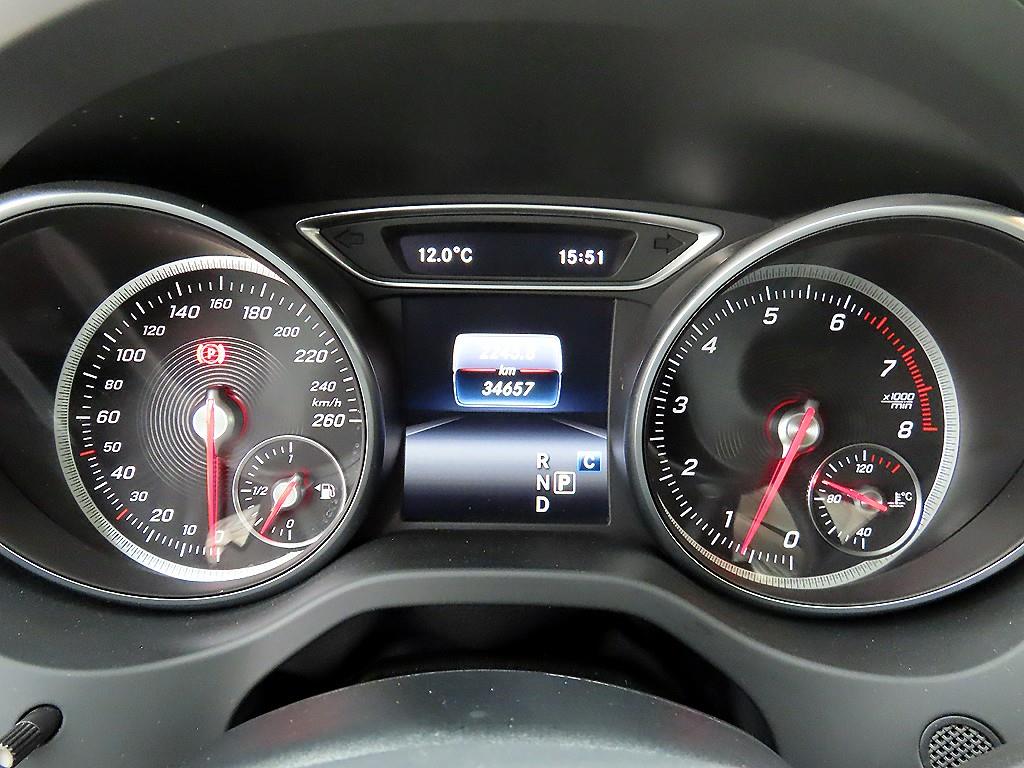 Mercedes Benz GLA Class - Vista 9