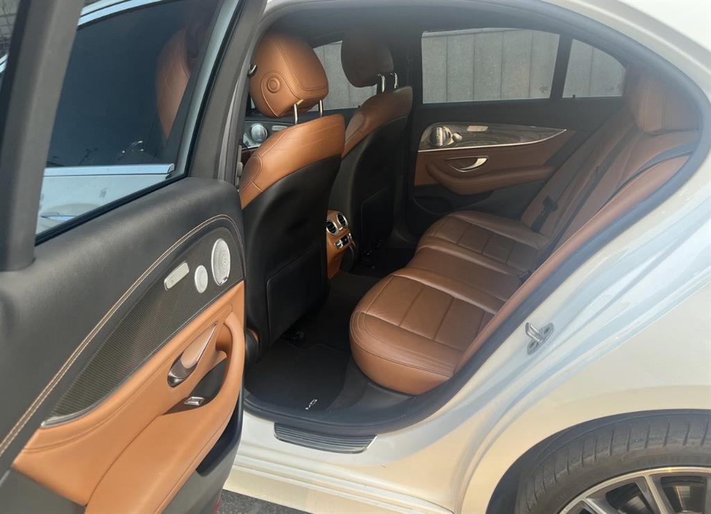 Mercedes Benz E class - Vista 10