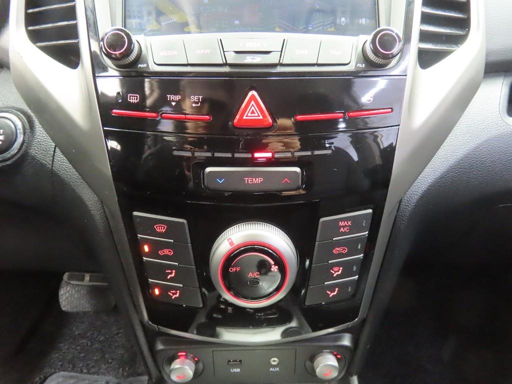 Ssangyong Tivoli - Vista 12