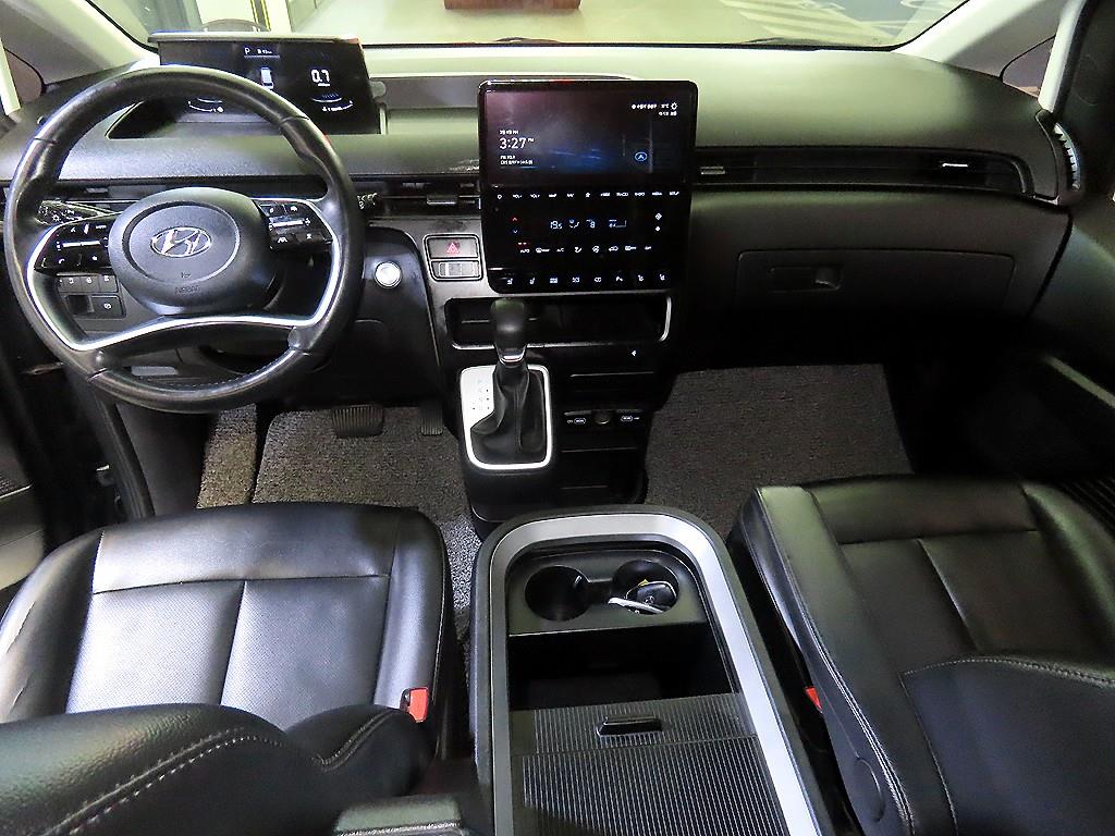 HYUNDAI Staria - Vista 10