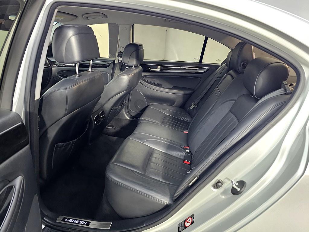 HYUNDAI Genesis - Vista 9