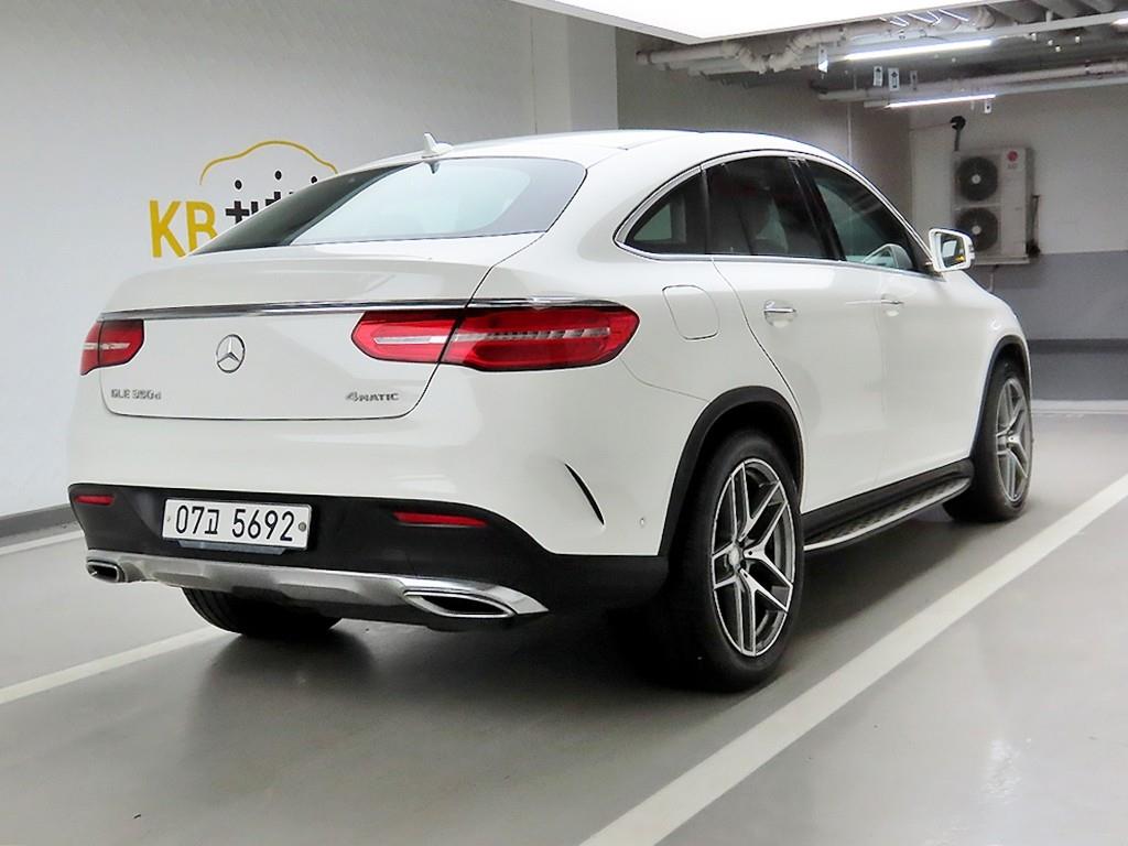 Mercedes Benz GLE Class - Vista 4