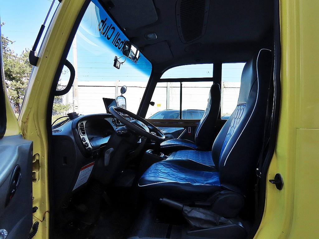 medium and large bus Hyundai bus - Vista 5