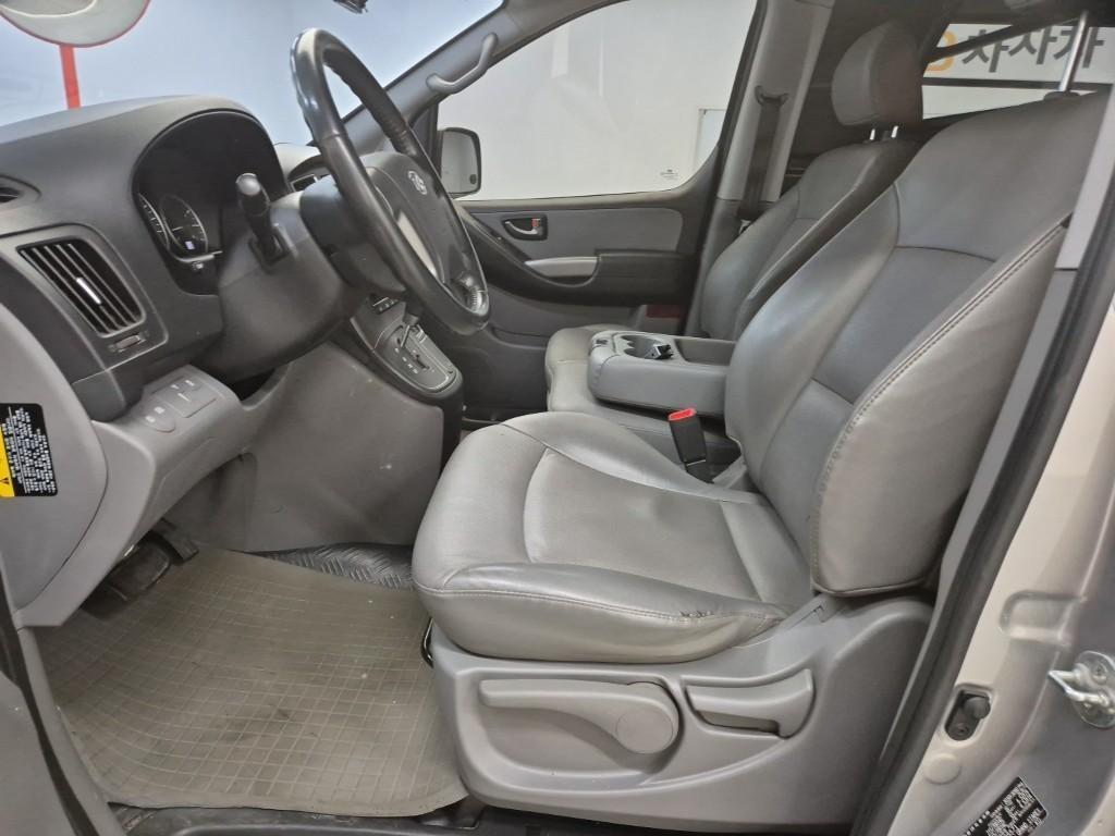 HYUNDAI Starex - Vista 11